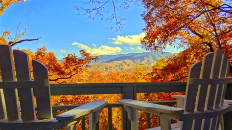 When is the Best Time to See Smoky Mountains Fall Colors?