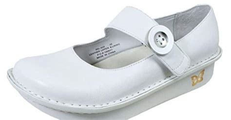 8 Best White Nursing Shoes for Women