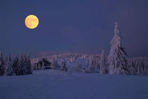 Snow Moon: Full Moon in February 2025 | The Old Farmer's Almanac