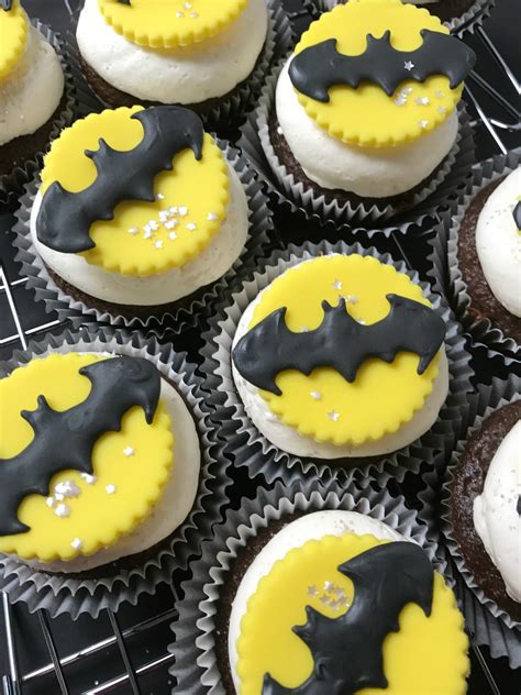 Easy Fondant Decorated Batman Cupcakes | Sweet Jenny Belle - easy sugar cookie decorating ...