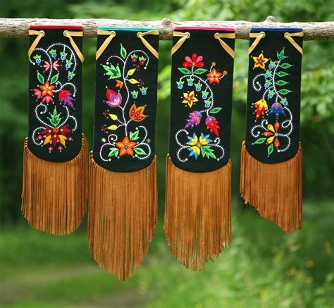 Woodland Indian handiwork | Beadwork designs, Bead work, Native beading patterns