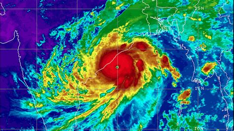 Cyclone Fani: Potentially catastrophic storm nears Indian coast ...