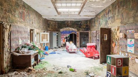 Haunting images of abandoned psychiatric hospital show nature ...