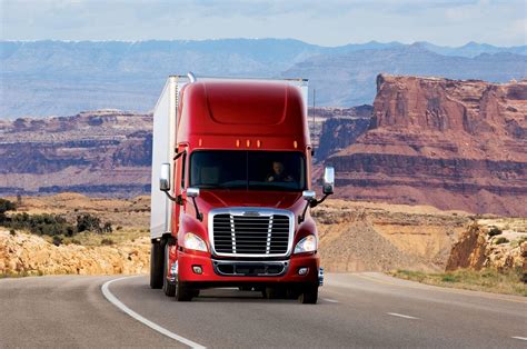 Freightliner Trucks Wallpapers - Wallpaper Cave