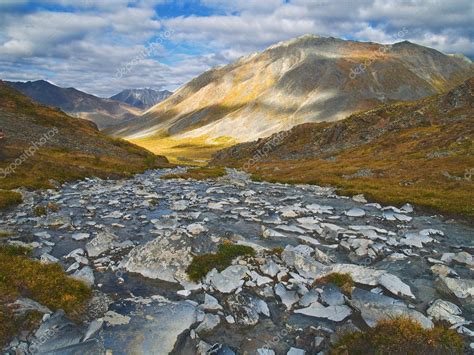 North Klondike River tributary in Autumn — Stock Photo © eppic #1174508