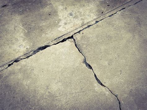 Foundation Crack Causes, Meanings And Concrete Impact | Lift-Up Concrete