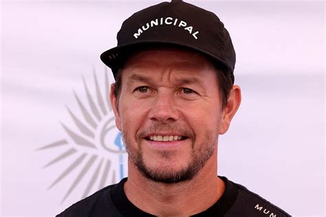 Mark Wahlberg Calls Out Boston News Station While Meeting Fans