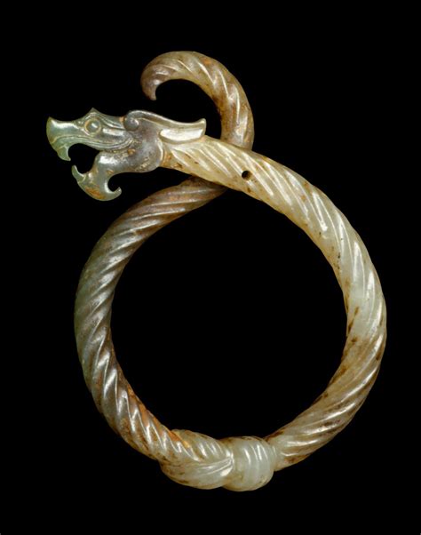 Zhou Dynasty Jade Dragon Pendant 周代玉龙坠