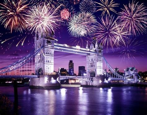 London Bridge 🇬🇧 2018 (With images) | Bonfire night england, Bonfire night, Happy new year fireworks