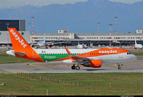 EasyJet Europe Airbus A320 OE-IVT (photo 13531) | Airfleets aviation