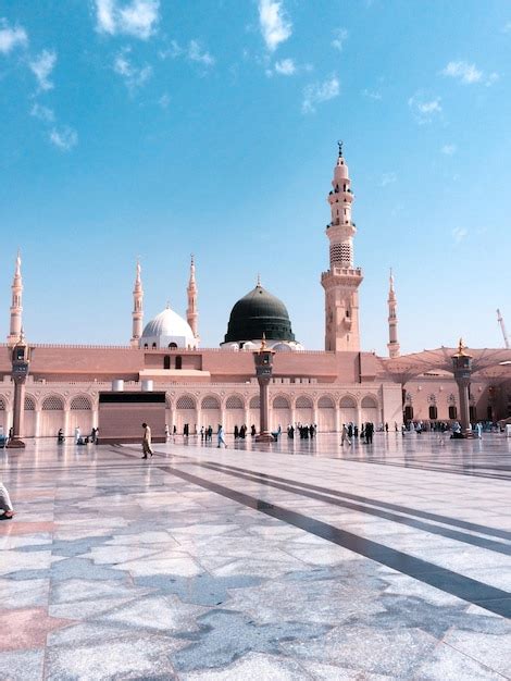 Premium Photo | Nabawi mosque madina saudi arabia