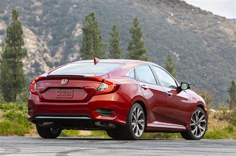 Here's Why the Honda Civic is Still Better Than the Hyundai Elantra