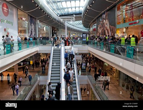 Westfield Stratford City shopping centre, London Stock Photo: 38862258 ...