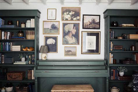 how to design a vintage art gallery wall. - dress cori lynn