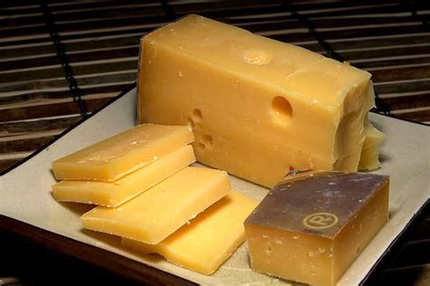 Edam Cheese vs Gouda Cheese - Difference and Comparison | Diffen