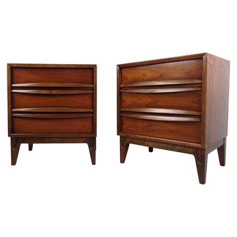 Pair of Midcentury Curved Front Walnut Nightstands For Sale at 1stdibs