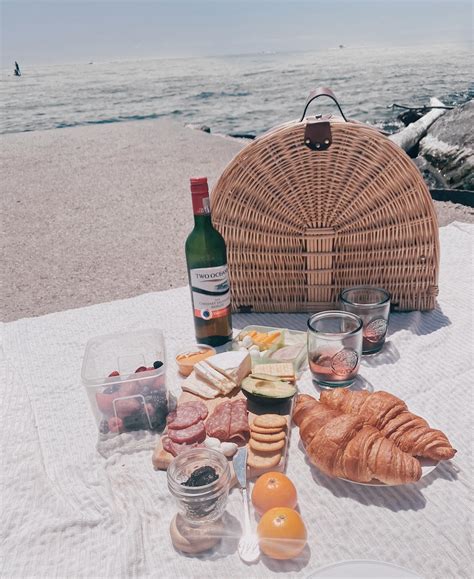 Creating the perfect summer picnic - Savannah Alvarez