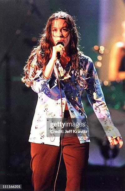 Alanis Morissette 1995 Photos and Premium High Res Pictures - Getty Images