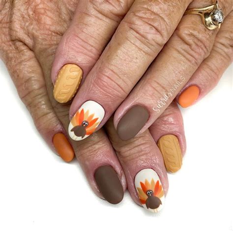 30 Stunning Thanksgiving Nail Design Ideas For 2020 - The Glossychic