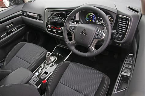 Mitsubishi Outlander PHEV Commercial interior & comfort | DrivingElectric