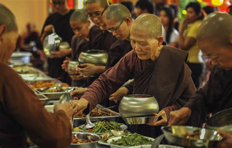 图片素材 : 人, 碟, 膳食, 餐饮, 佛教徒, 宗教, 午餐, 美食, 寺庙, 晚餐, 修道院, 文化, theravada佛教, 传统, wat, 感, 老尼姑, 尼姑采取施舍食物 ...