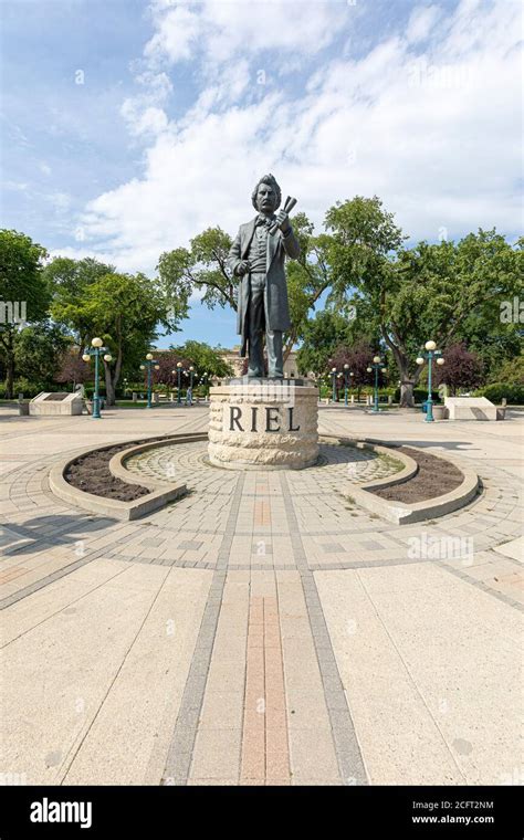 Louis Riel Statue, Legislature, Winnipeg Manitoba Stock Photo - Alamy