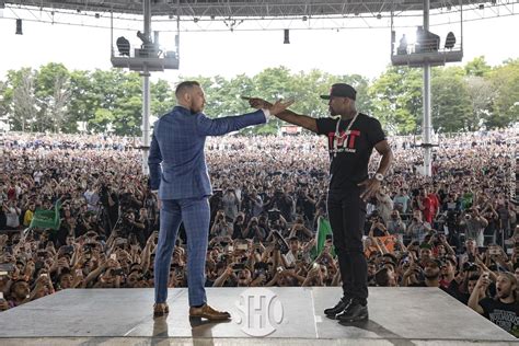 AMAZING shot of today's Mayweather vs McGregor press conference staredown : r/MMA