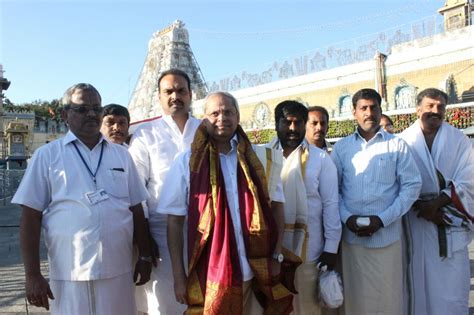 AP Media Adviser Dr. Parakala Prabhakar visits Tirumala – Tirumala Updates