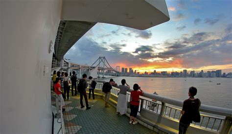 Walk Tokyo's famous Rainbow Bridge for an Odaiba Photo Tour!