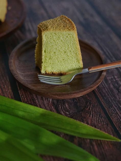 Simple and Delicious Pandan Chiffon Cake Recipe - The Bakeanista