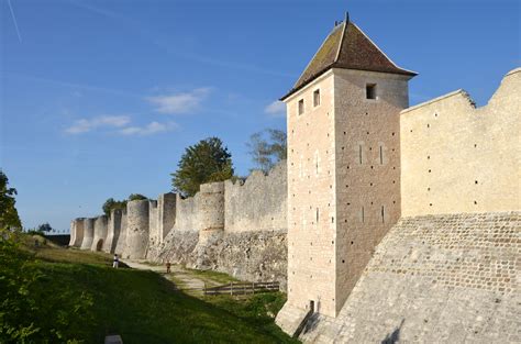 File:Remparts de Provins format jpg DSC 0398.jpg - Wikimedia Commons