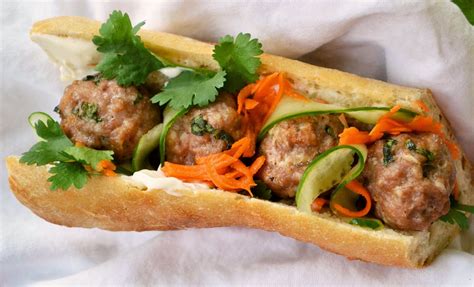 Vietnamese Meatball Sandwich Recipe - Bánh Mì Xíu Mại | Vietnam ...