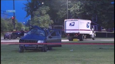 1 killed, 2 injured after SUV collides with postal truck on West Side - ABC7 Chicago