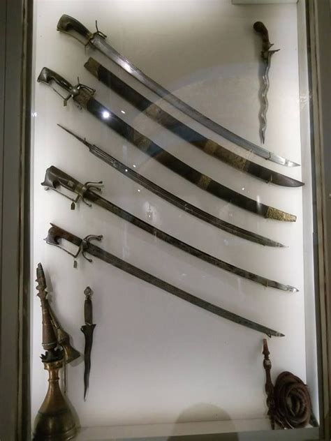 Moroccan nimcha swords and Malaysian keris daggers. Museo Civico ...