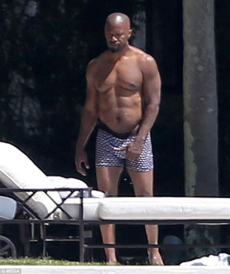 Jamie Foxx parties with mystery women in Miami | Daily Mail Online