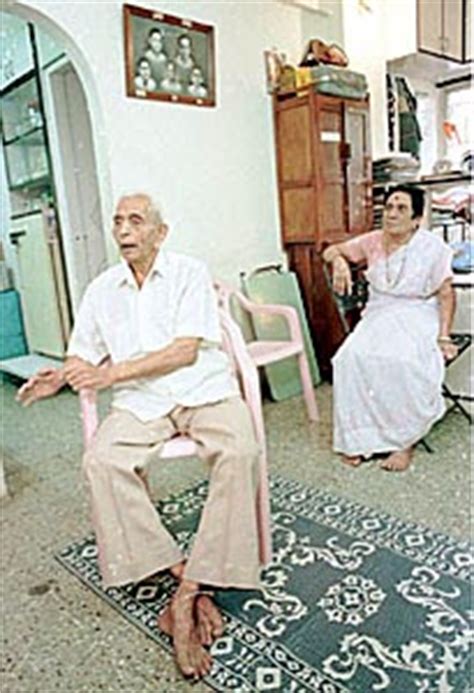 Political BuZZ !!!: Gopal Godse: The Living Legend