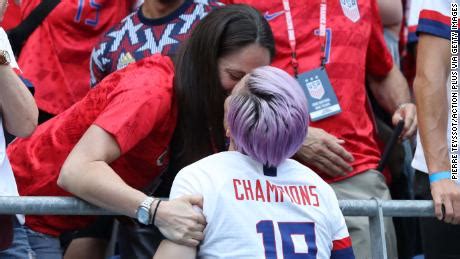 Megan Rapinoe, Sue Bird seal the Women's World Cup win with a kiss - CNN