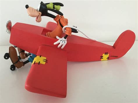 Disney, Walt - Figure - Goofy in plane - Catawiki