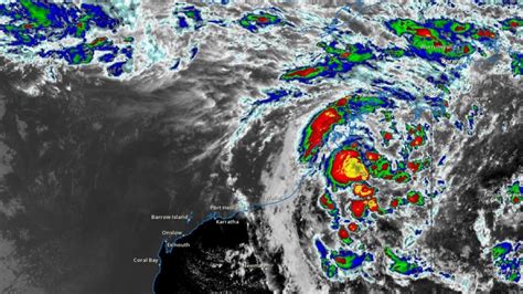 Tropical low to bring heavy rain, strong winds to Broome this weekend as cyclone risk rises for ...