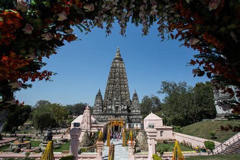 Mahabodhi temple, bodh gaya, India 9588162 Stock Photo at Vecteezy