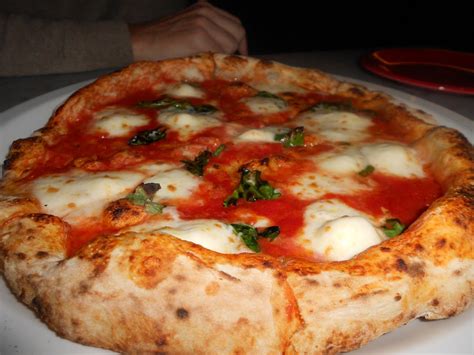 Authentic Italian pizza Napoletana recipe - GoLearnTo.com in 2023 ...