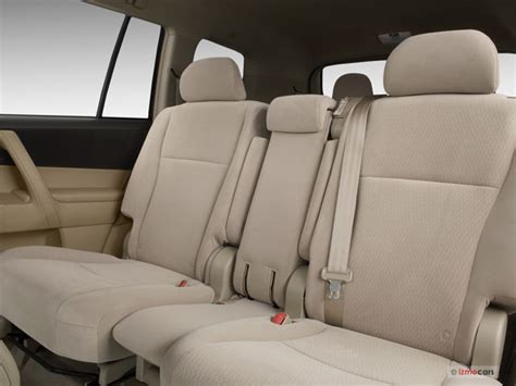 2010 Toyota Highlander: 11 Interior Photos | U.S. News