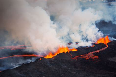 Wallpaper : landscape, nature, fire, volcano, eruption, lava, wildfire ...