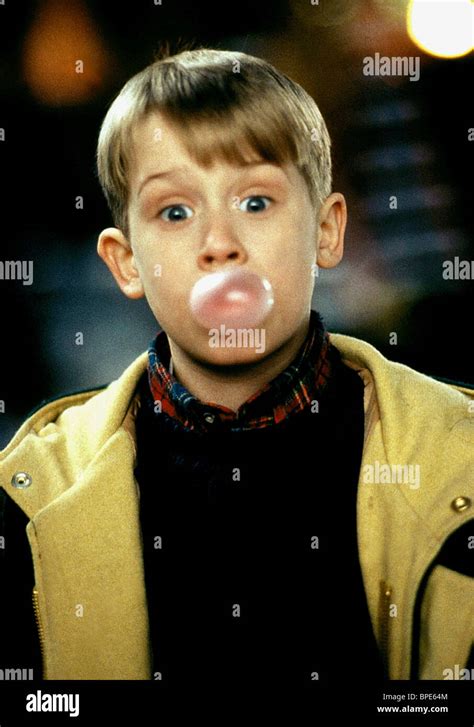 Macaulay Culkin As Kevin Mccallister Film Title Home Alone 2 High ...