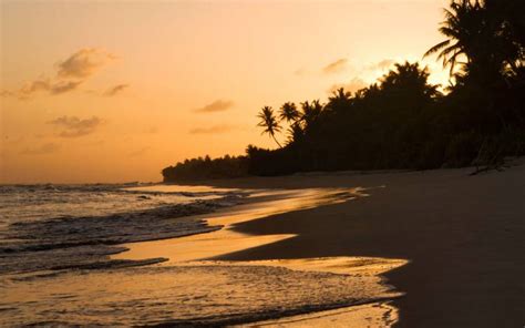 Weligama Beach / South / Sri Lanka // World Beach Guide