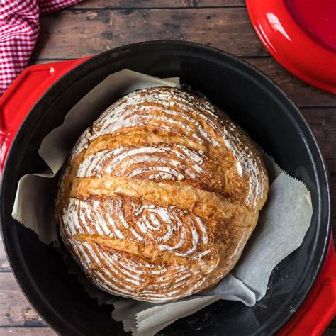 How to Make Dutch Oven Sourdough Bread | Foodtalk