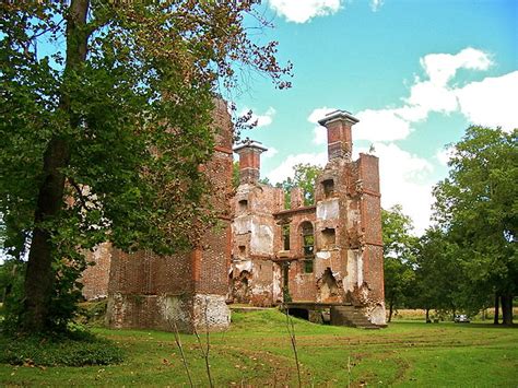 The ruins of the Rosewell Plantation house in Virginia, USA: A silent ...