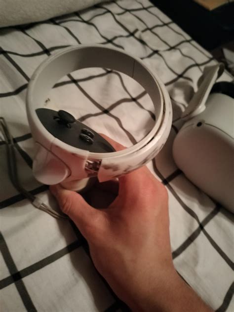 Broken Quest 2 Controller : r/OculusQuest