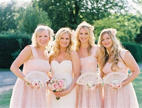 10 Unique & Creative Bridesmaid Bouquet Alternatives - Fans - Chic ...