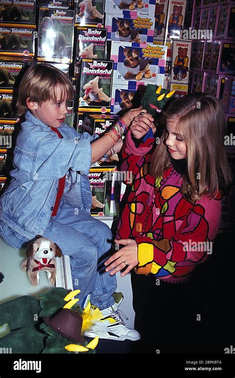 Macaulay Culkin And Anna Chlumsky At Light Up A Life Benefit At Fao ...